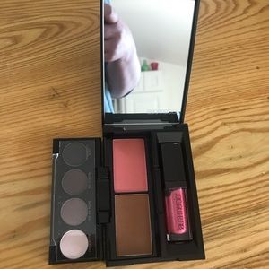 Artistry Glam to Go Set